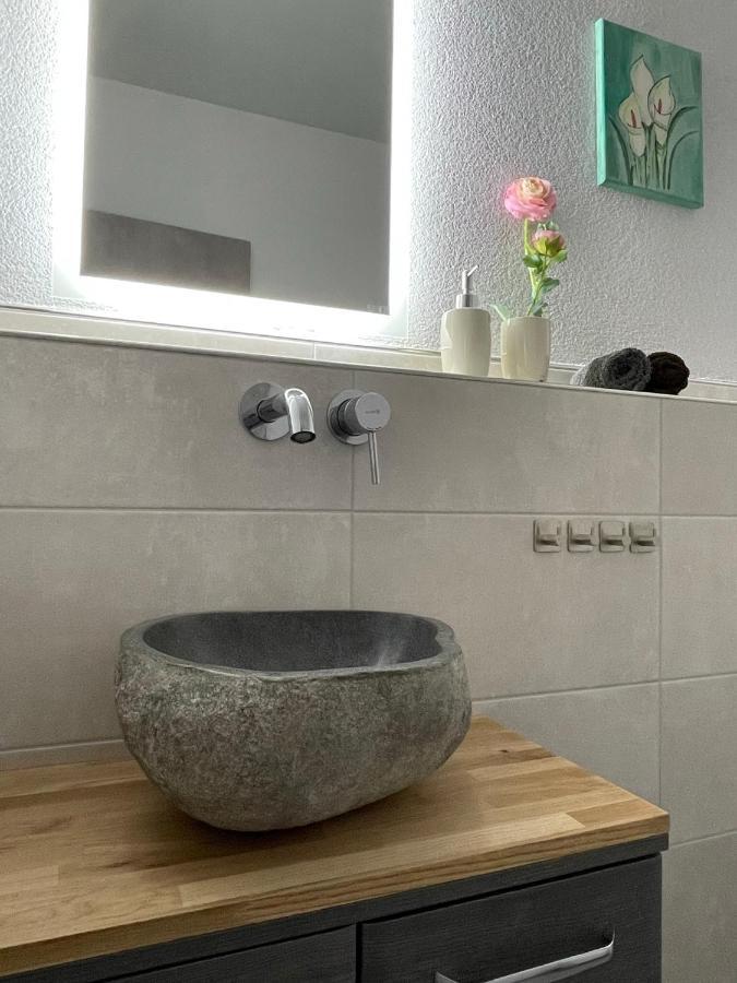 Am Weinberg - Stilvoll, Ruhig, Zum Wohlfuehlen Apartment Pfaffenweiler Bagian luar foto